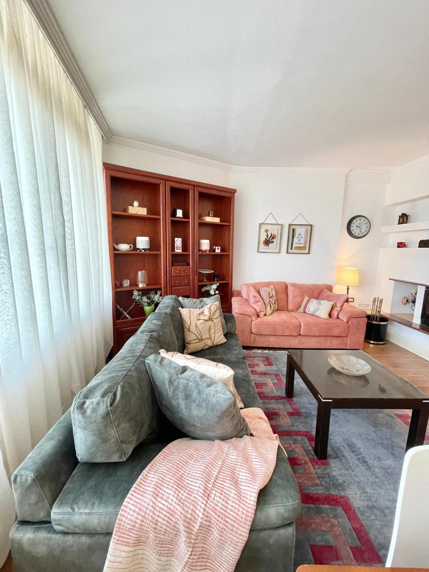 Metro Suites Tiranë Phòng bức ảnh