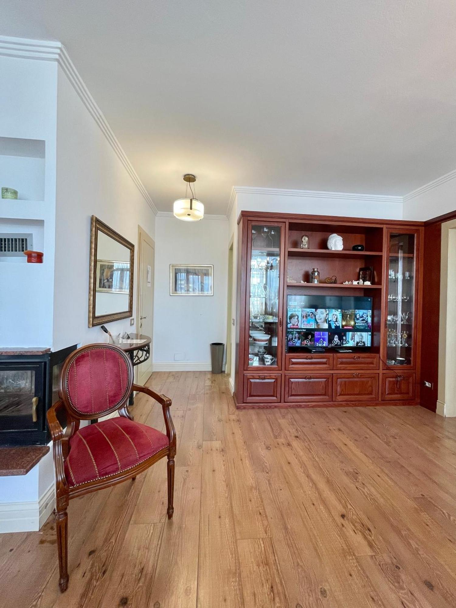 Metro Suites Tiranë Phòng bức ảnh