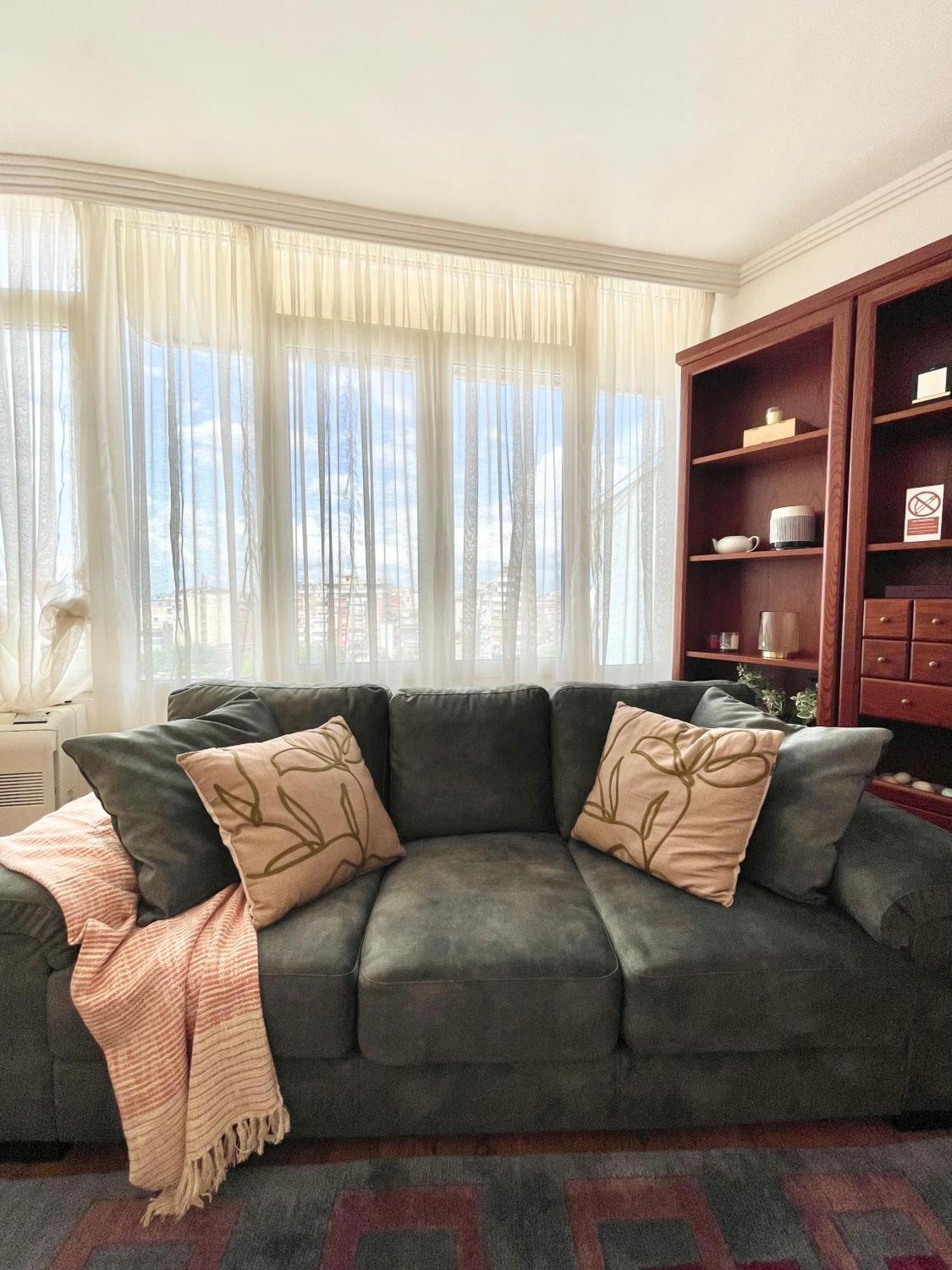Metro Suites Tiranë Phòng bức ảnh